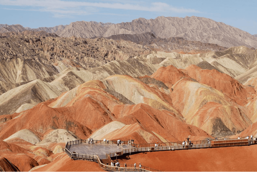伞舞甘肃，粗布衣裳下的壮美河山